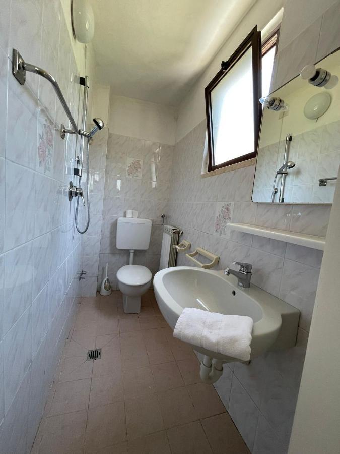 Casa Violetta Bed & Breakfast Марина-ді-Масса Екстер'єр фото