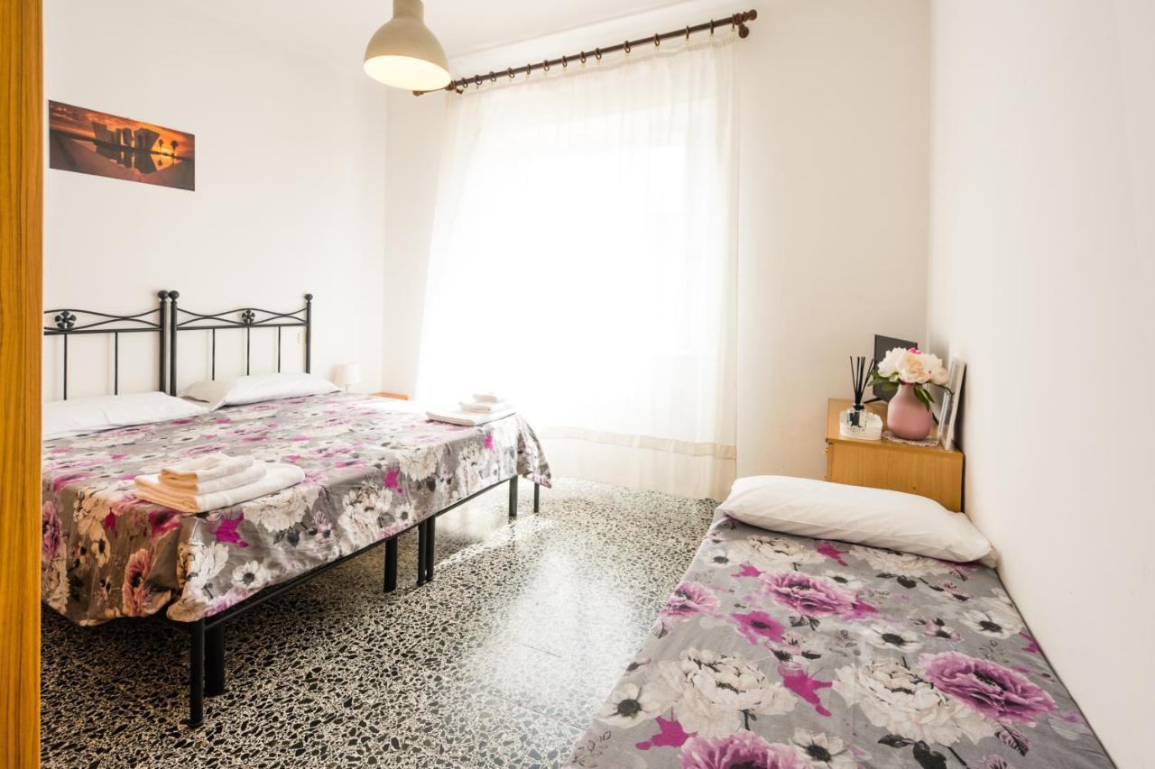 Casa Violetta Bed & Breakfast Марина-ді-Масса Екстер'єр фото