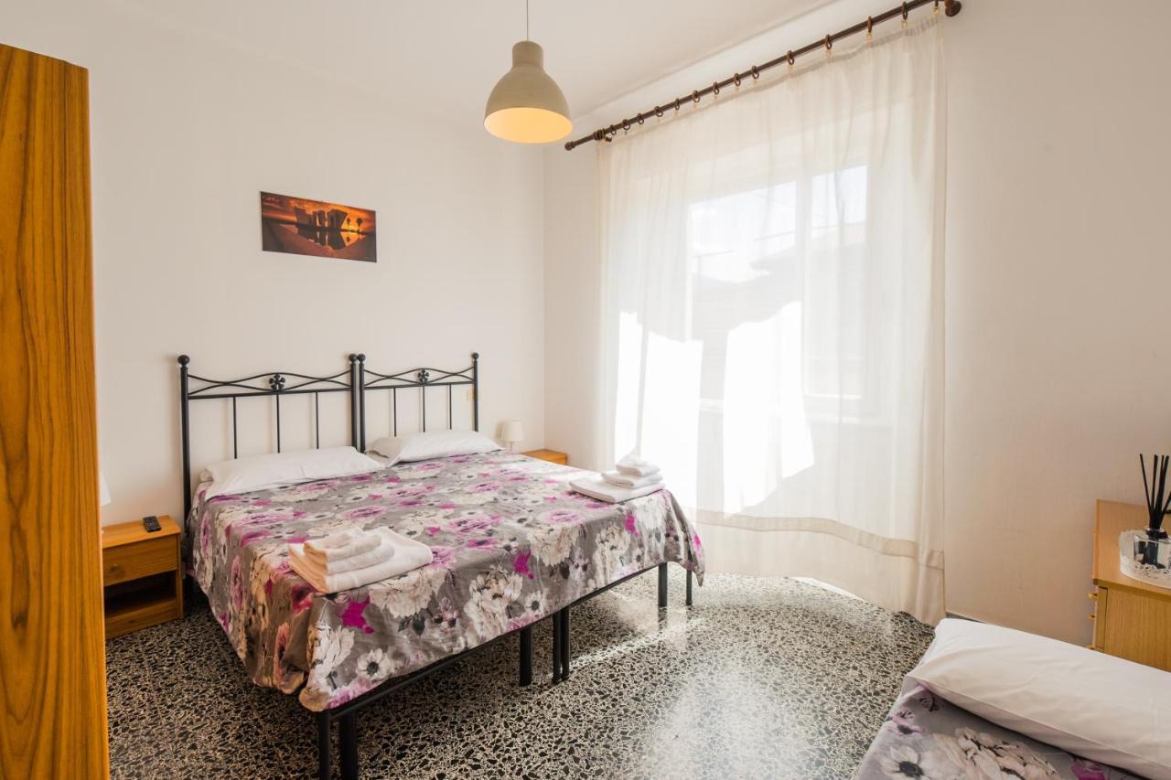 Casa Violetta Bed & Breakfast Марина-ді-Масса Екстер'єр фото