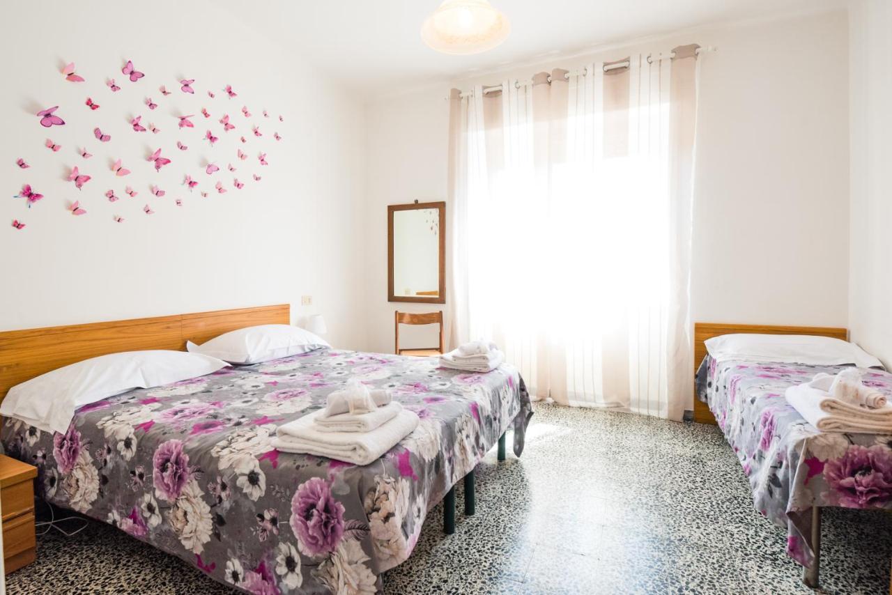 Casa Violetta Bed & Breakfast Марина-ді-Масса Екстер'єр фото