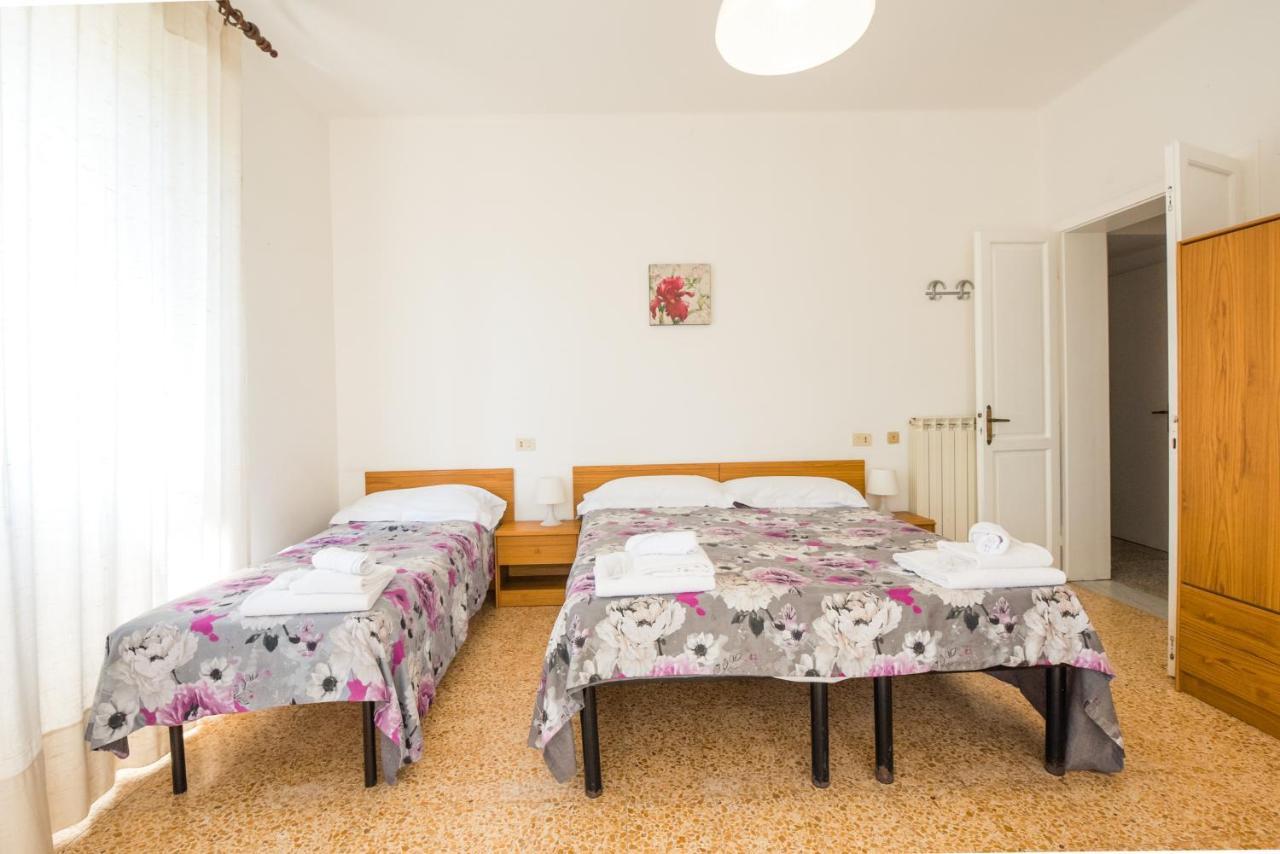 Casa Violetta Bed & Breakfast Марина-ді-Масса Екстер'єр фото