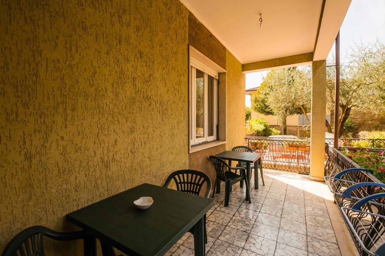 Casa Violetta Bed & Breakfast Марина-ді-Масса Екстер'єр фото