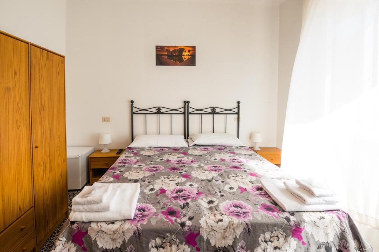 Casa Violetta Bed & Breakfast Марина-ді-Масса Екстер'єр фото