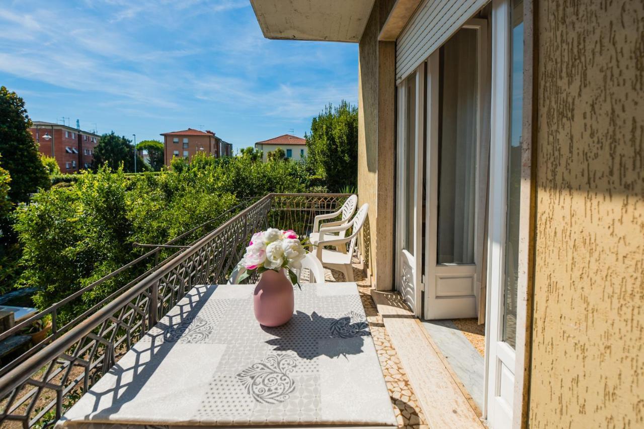 Casa Violetta Bed & Breakfast Марина-ді-Масса Екстер'єр фото