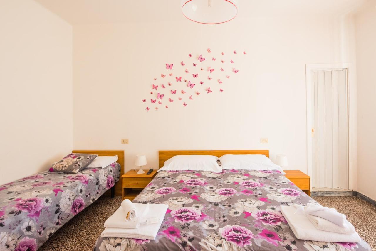 Casa Violetta Bed & Breakfast Марина-ді-Масса Екстер'єр фото