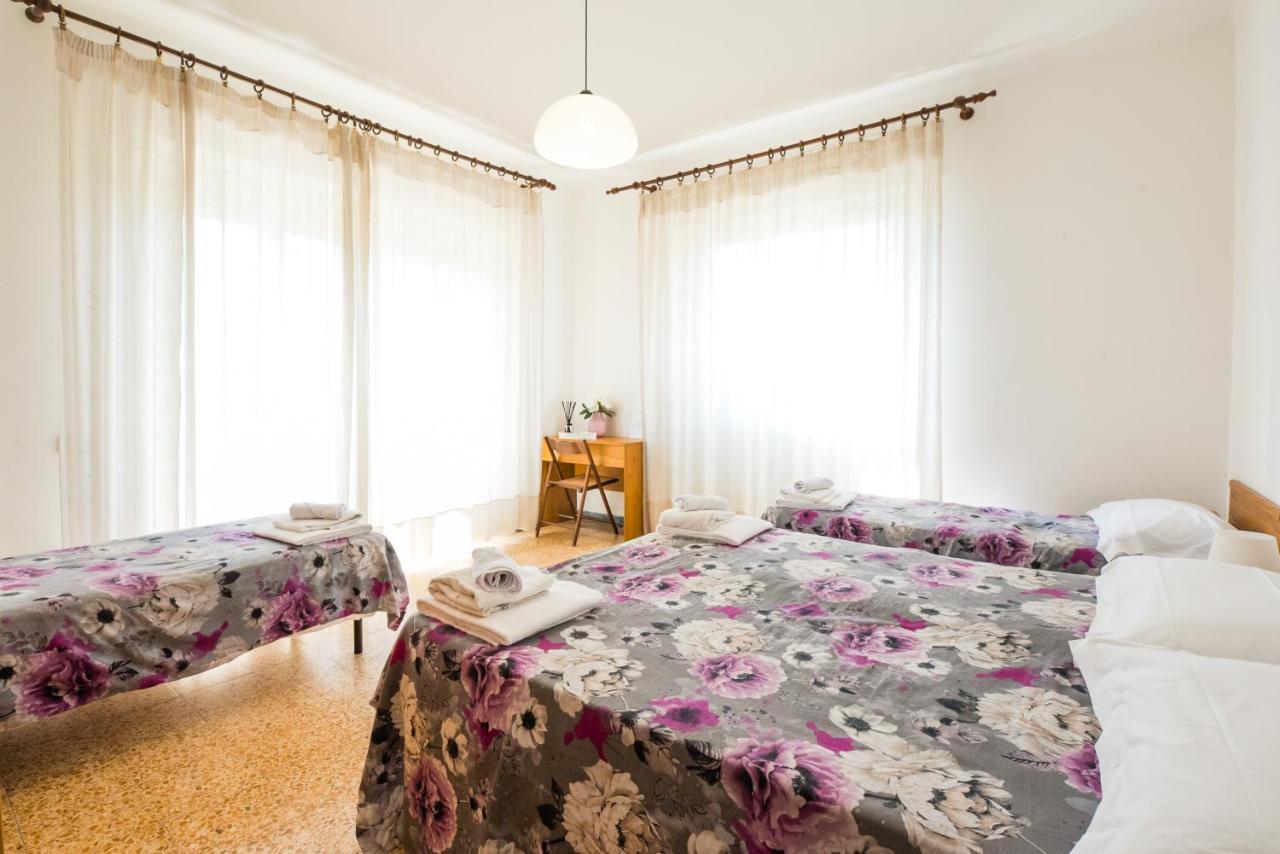 Casa Violetta Bed & Breakfast Марина-ді-Масса Екстер'єр фото