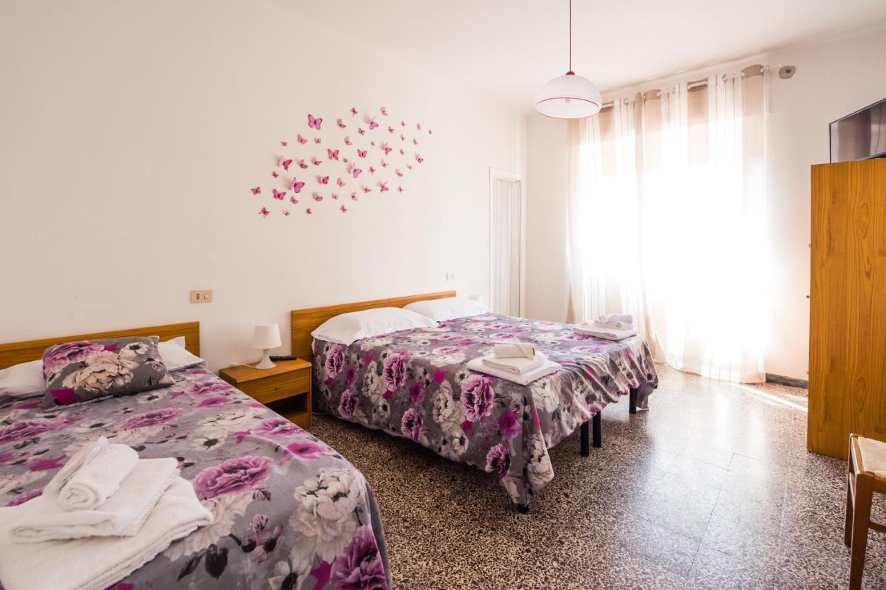 Casa Violetta Bed & Breakfast Марина-ді-Масса Екстер'єр фото